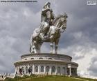 Dünyanın en büyük binicilik heykeli olan heybetli Cengiz Han Heykel Kompleksi, Moğolistan'da mutlaka görülmesi gereken bir yerdir.